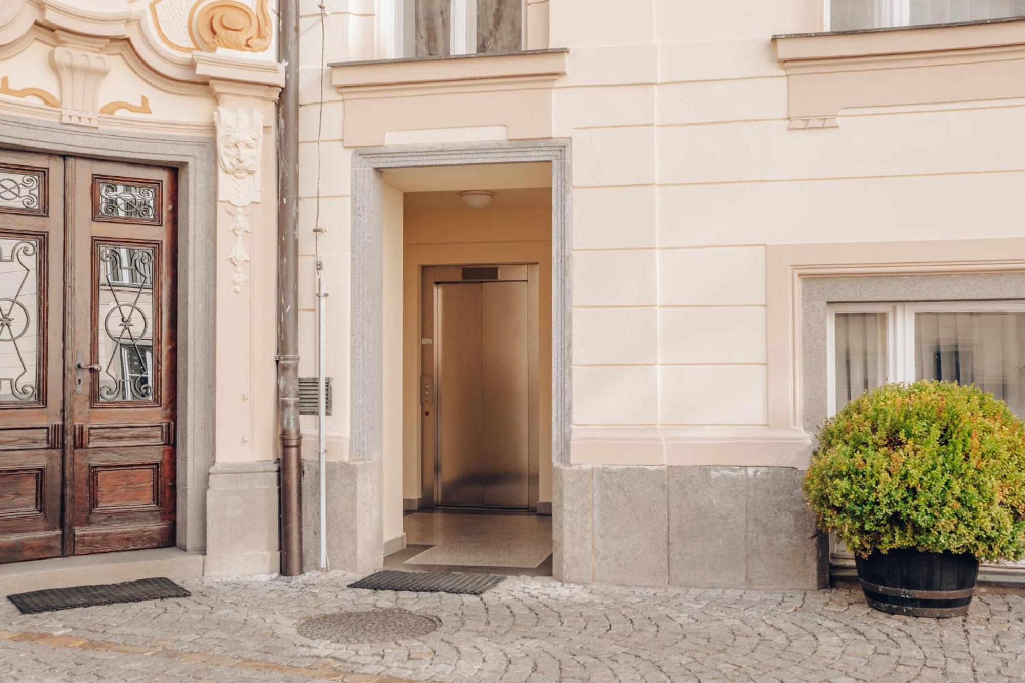 Magnificent Historical Penthouse In The Heart Of Prague — Photos 1